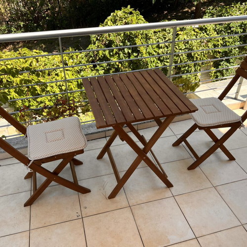 Wooden folding garden furniture set with table and 2 chairs