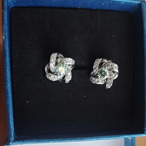 Silver earrings with emerald green Moissanite stones 0.6ct, new
