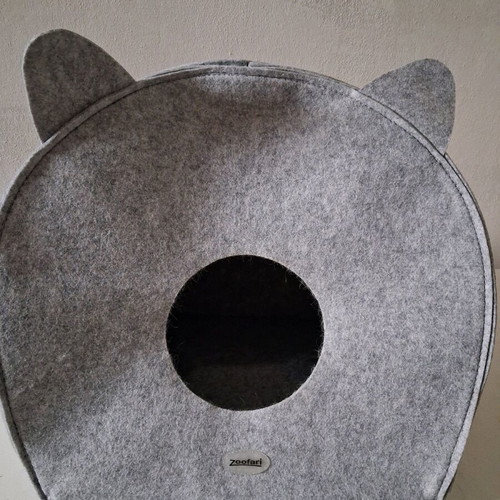 Cat bed like new, portable