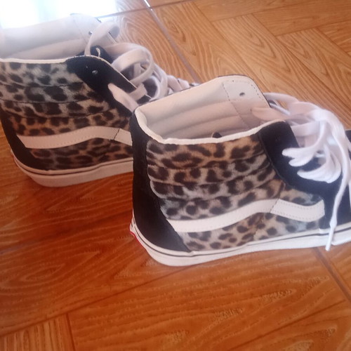 Vans boots size 38 like new black and white