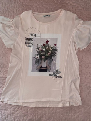 T-shirt pink with frill Stradivarius like new