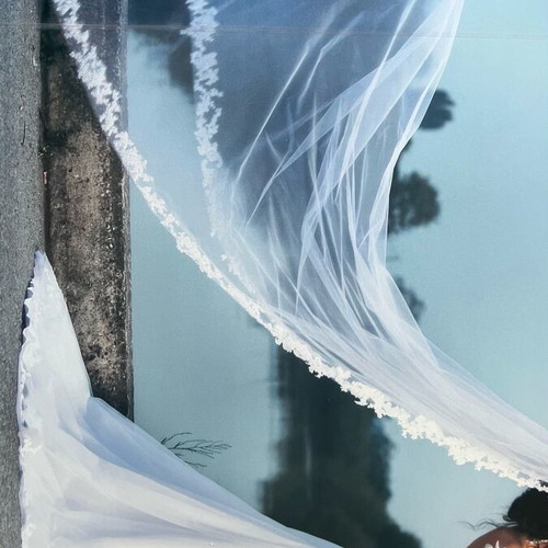 Wedding dress with veil like new, French lace, size S