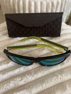 Gucci sunglasses unisex with green mirror lenses and black frame like new