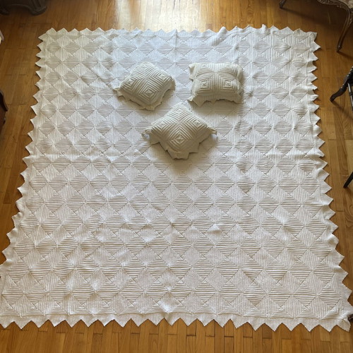 Vintage handmade crochet bedspread with 3 matching pillows white/ecru