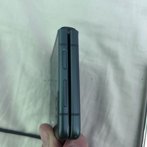 Samsung Fold 3 and Flip 3 phones used for parts