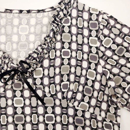 Geometric Print short sleeve top XL barely worn, black grey ecru