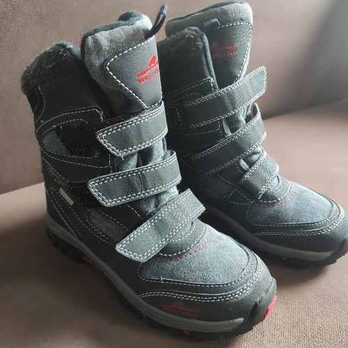 Moorhead kids boots size 34 in excellent condition, waterproof, warm