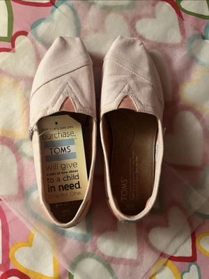 Toms Shoes size 35.5 Eu pink new