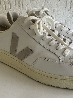 Veja V-12 Casual Shoes size 43 like new, white