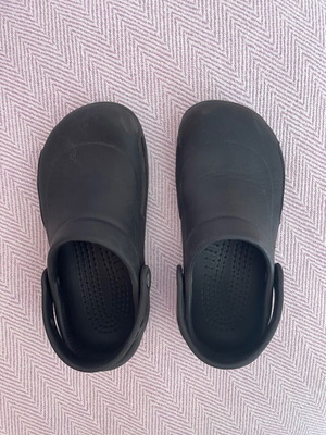 Crocs μαύρα για αγόρι, νούμερο 35, αντιολησθητικά, σε καλή κατάσταση