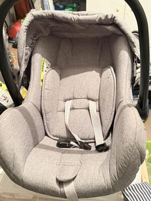 Car seat egg like new without stroller adapters