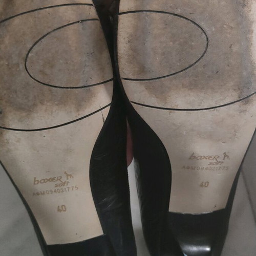 Boxer leather black mules like new, size 40, low heel