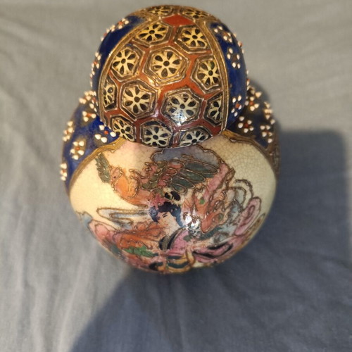 Vintage Japanese Satsuma Vase hand painted with Moriage details like new