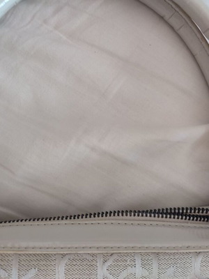 Calvin Klein τσάντα ώμου μεταχειρισμένη, άσπρη και γκρι, vintage