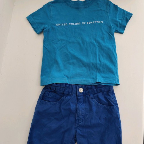 Σετ United Colors of Benetton βαμβακερό t-shirt και σορτς σαν καινούργιο, μπλε και τιρκουάζ