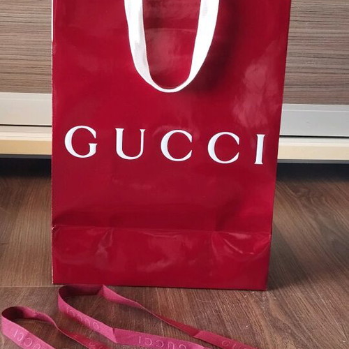 GUCCI τσάντα χαρτόνι και κορδέλα σαν καινούργια 14×35×26