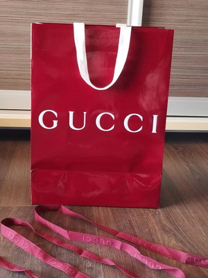 GUCCI τσάντα χαρτόνι και κορδέλα σαν καινούργια 14×35×26