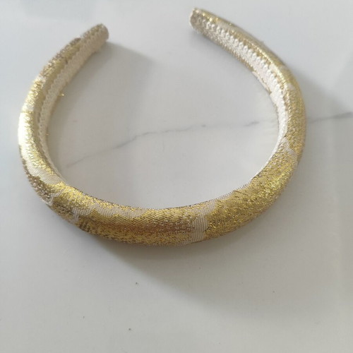 Hairband gold used, elegant and shiny for every occasion