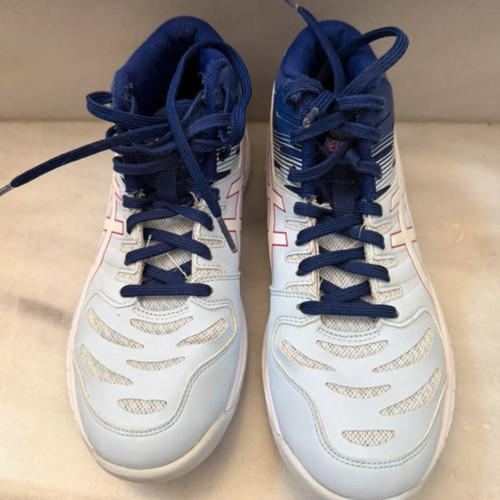 Asics volleyball shoes used, comfortable fit