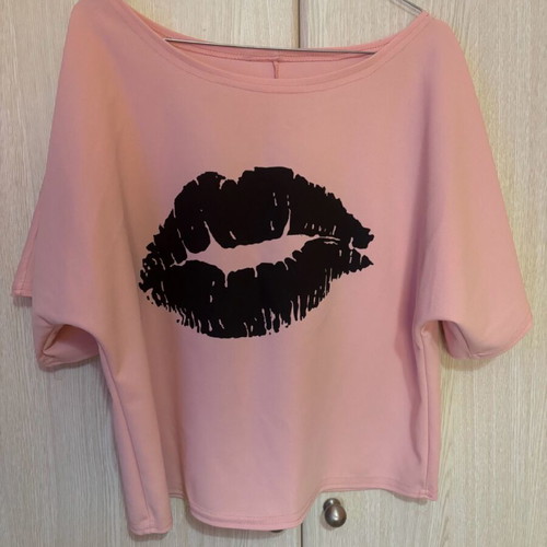 Women's set used with elastic waistband leggings and loose blouse