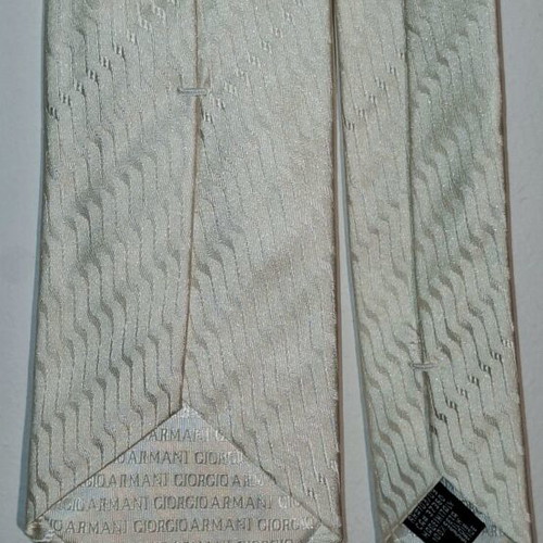 White tie like new with shine and pattern, length 74 cm