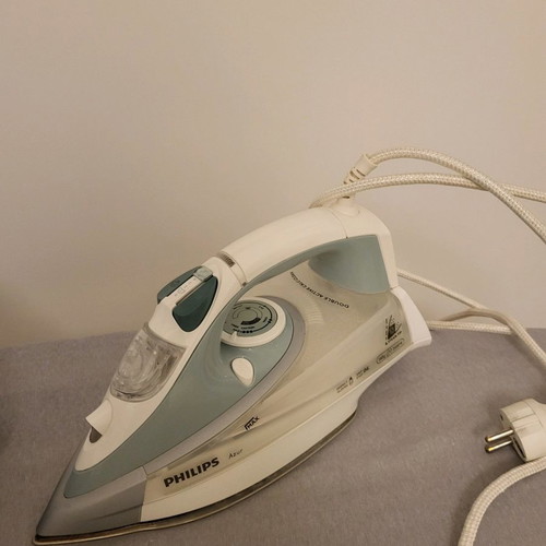 Philips Azur 2400W steam iron used