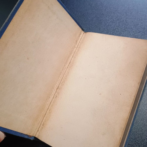 Pocket books used New Testament with 2 icons