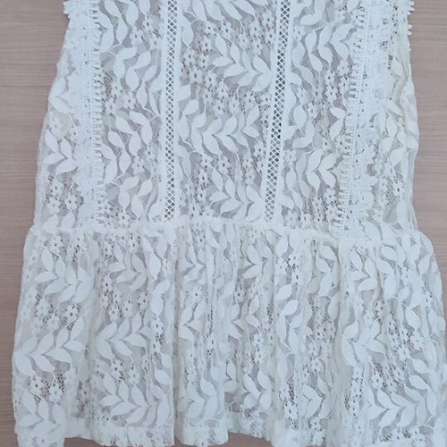 Lace top like new, size medium