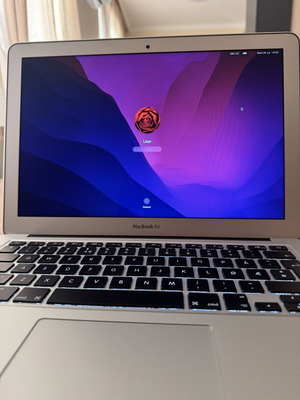 MacBook Air 2017 13.3-inch Intel Core i5 8GB RAM 256GB SSD new