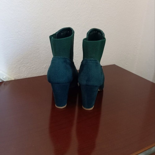 Green Cypress Suede Ankle Boots like new, size 40