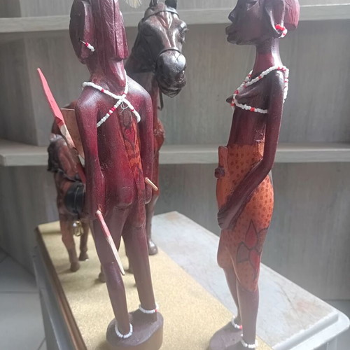 Handmade horse and native figurines set of 2+2 with plexiglass