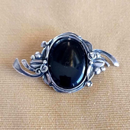 Silver brooch 925 with black onyx, vintage style, like new