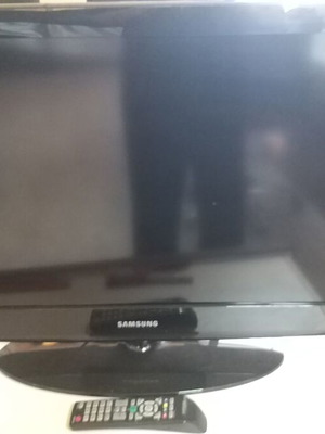 Samsung 32" LE32D400 TV used, excellent condition with remote