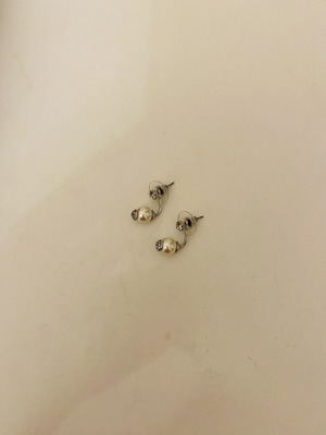 Oearl earrings double-sided, like new