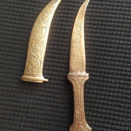 Arabian decorative knife vintage used with stand, 10.5 cm
