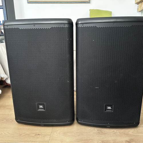 JBL EON 715 surround speakers like new, set of 2 with stands