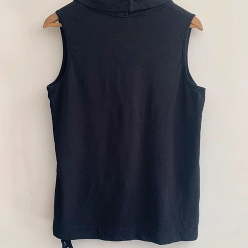 Black sleeveless top size L