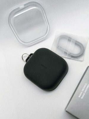 Elago силиконов калъф για Galaxy Buds 4 και 4 Pro με καραμπίνερ, διαφανές/μαύρο
