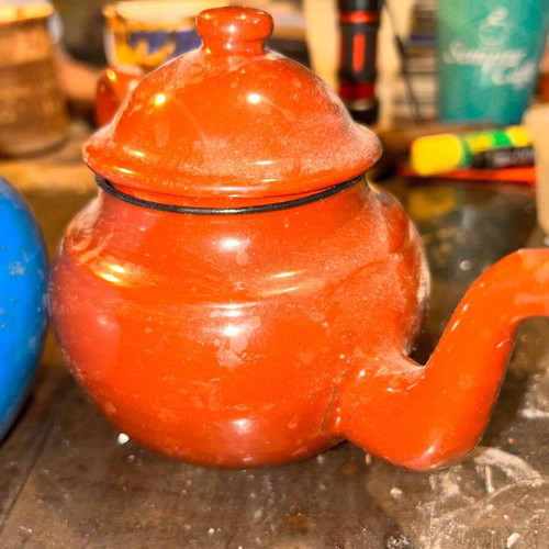 Enamel teapots used from the 60s, in very good condition