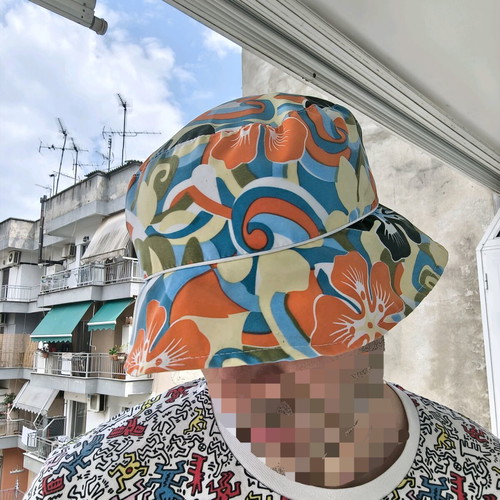 Bucket hat multicolored like new, size 58