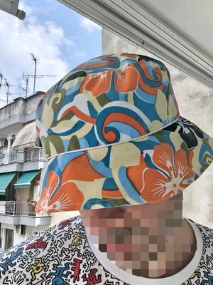 Bucket hat multicolored like new, size 58