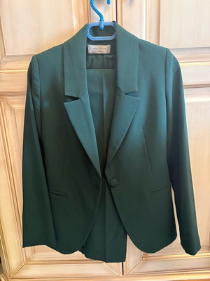Mind Matter dark cypress suit like new