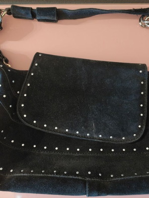 Τσάντα ώμου Zara μικρή μαύρη suede μεταχειρισμένη με ασημί τρούκς