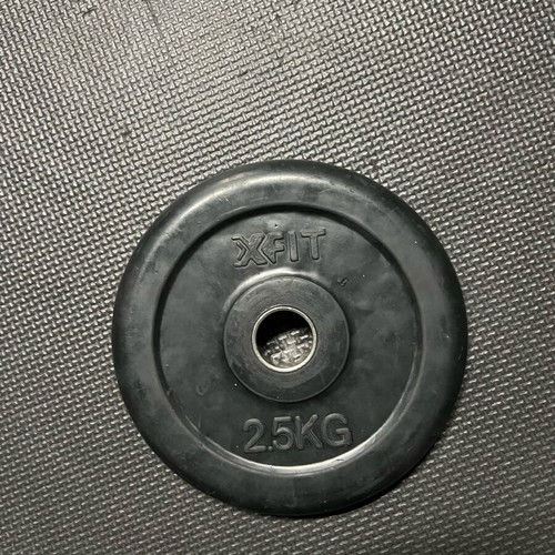 Xfit 2.5 kg weight plate plastic coated like new, diameter 28 cm