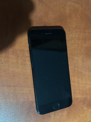 iPhone 7 used black with minor screen defect
