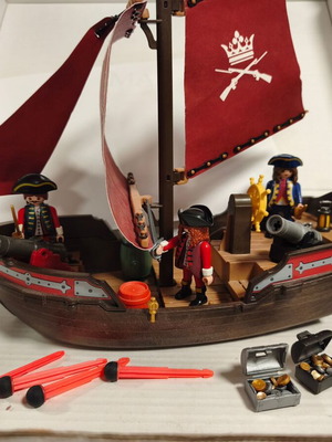 Playmobil English Ship with Pirates and Officers, like new