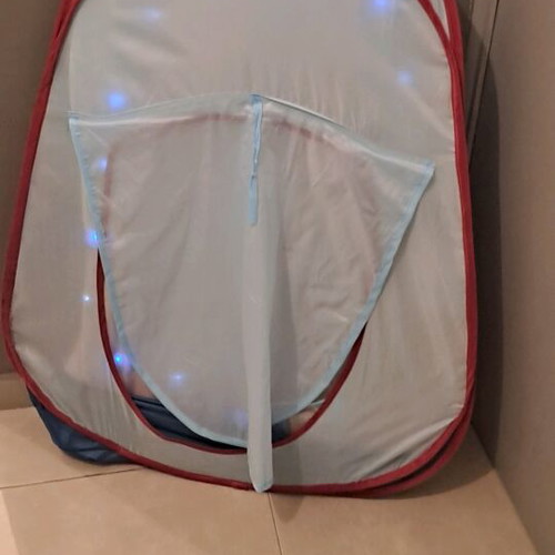 Frozen play tent foldable with lights like new