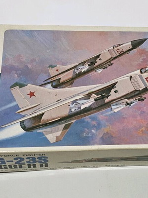 MiG-23S Flogger B 1/72 model kit like new by Hasegawa