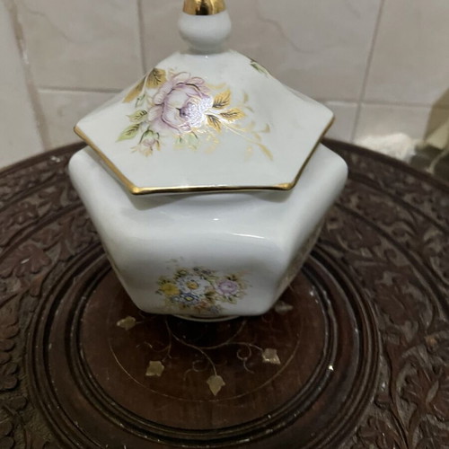 Porzeland Masse Bavaria porcelain vessel with lid like new