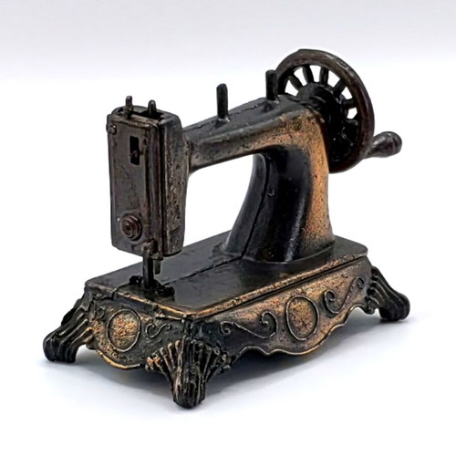Vintage Diecast Sewing Machine Pencil Sharpener new in original box